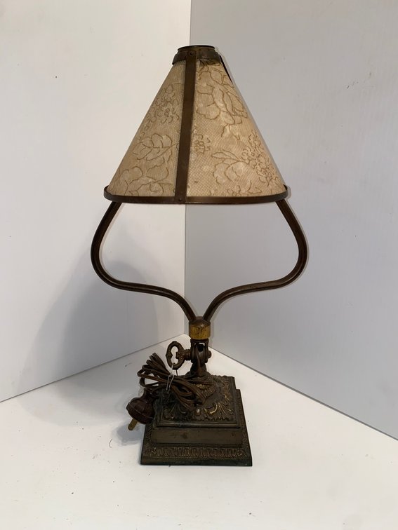Vintage bronze-like base lamp