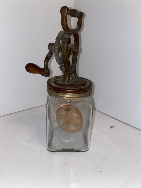 Daisy-like butter churn