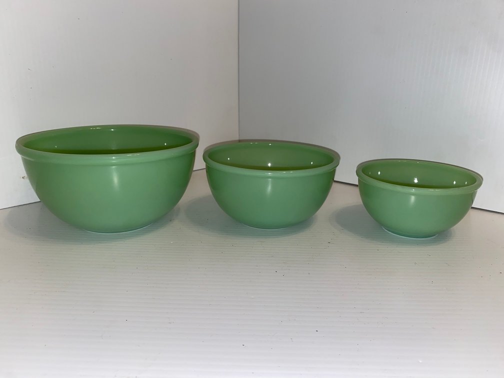 3 Jadeite stacking mixing bowls