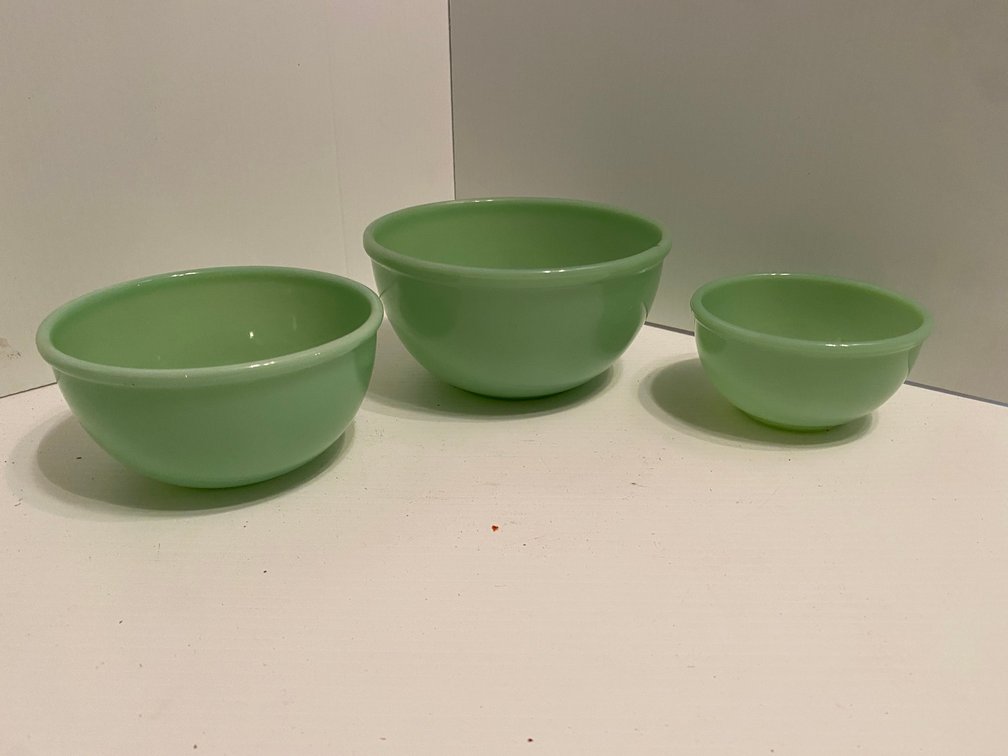 3 Stacking Jadeite bowls