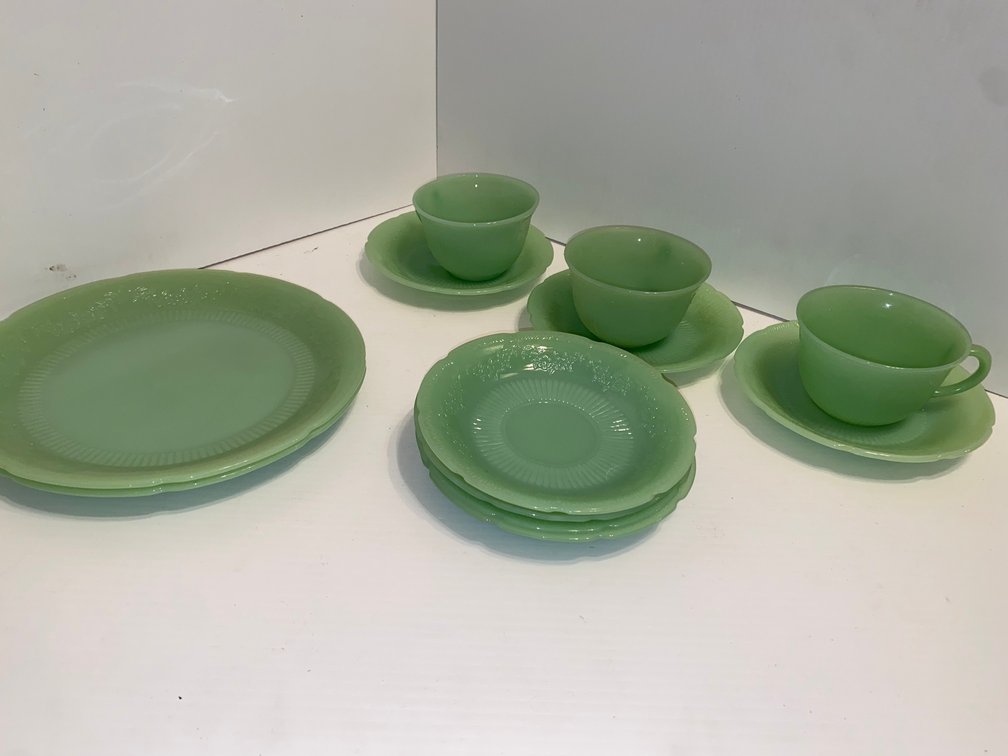 2 Jadeite Alice dinner plates, 7 saucers, 3 cups