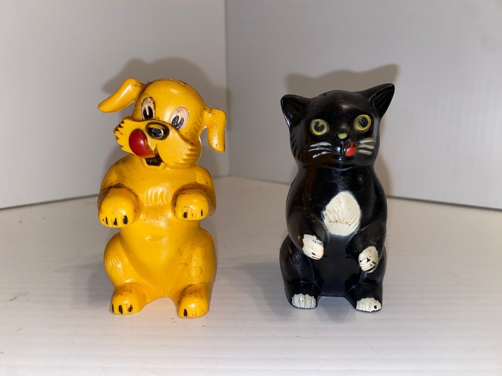 Cat and Dog salt and pepper shakers