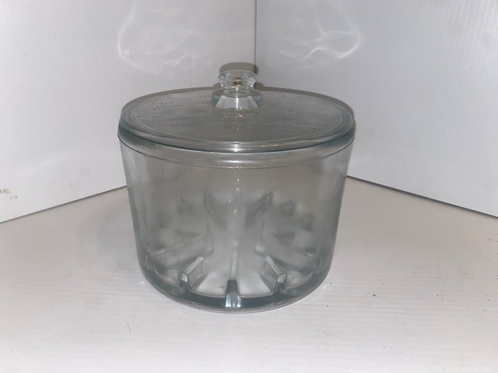 Sanitary cheese perserver in clear glass