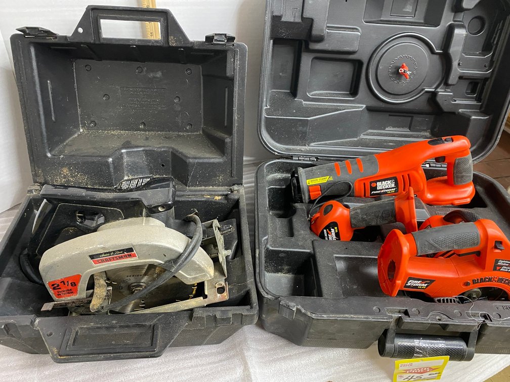 Craftsman 7 1/4" circular saw, Black & Decker 14.4 volt tool set with no batteries and no chargers