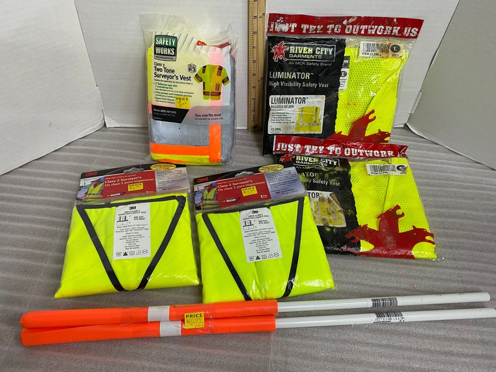 Surveyor's safety vest, 2 safety flags