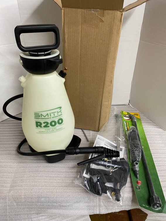 Smith Performance sprayer model #R200-pump sprayer-never used-comes with extra wand