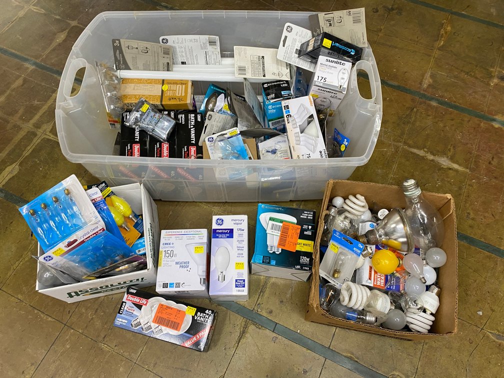 Assortment of lightbulbs-some 40 watt bath and vanity, 175 watt mercury vapor, 150 watt and more