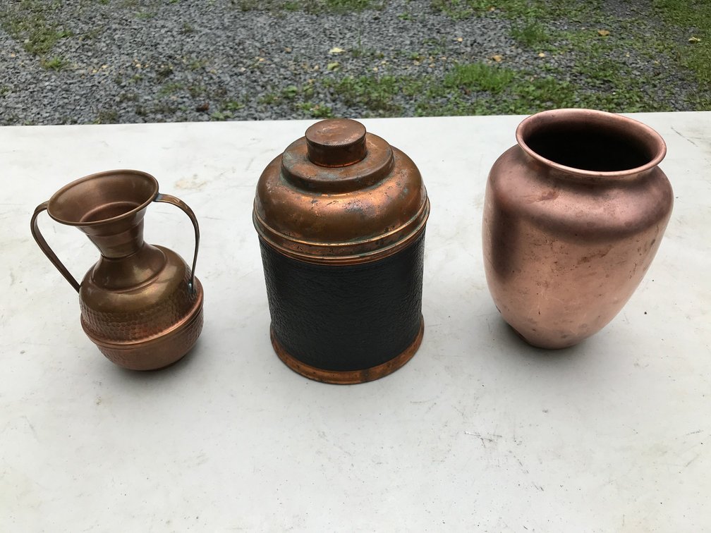 Copper humidor, Vases
