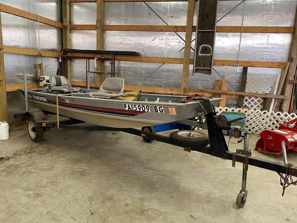 Bass Tracker Model Topper 14, 14 Foot Boat