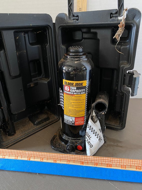 Black Jack 6 Ton Capacity Hydraulic Bottle Jack with Handle and Storage case