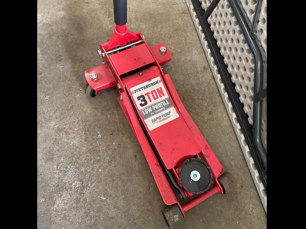 Pittsburgh 3 Ton Low Profile Rapid Pump Technology Floor Jack