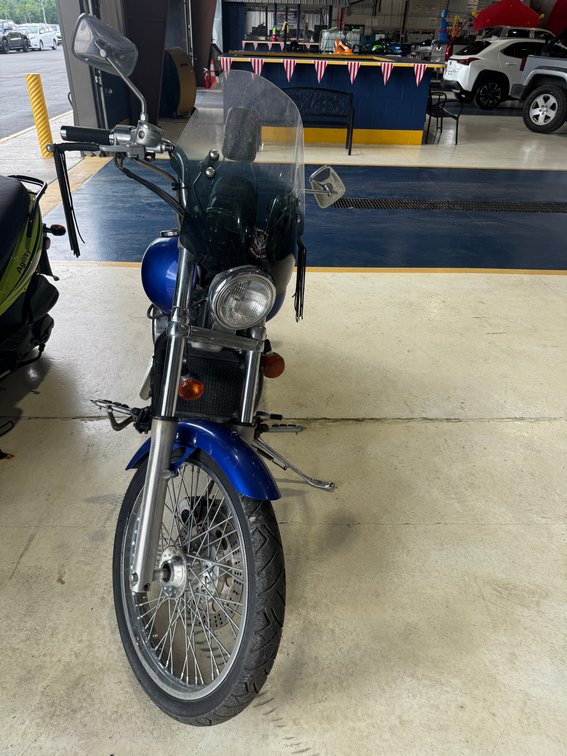 Blue Kawasaki Vulcan VN800