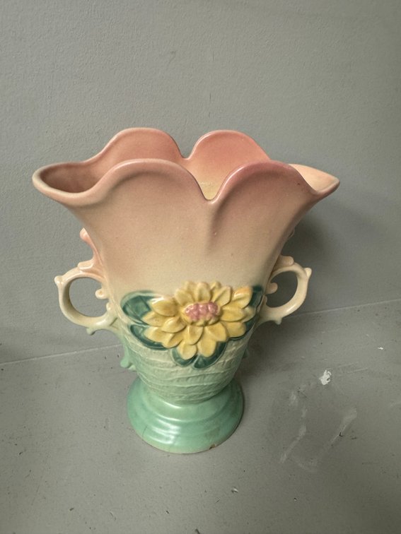Hull art pottery waterlily vase