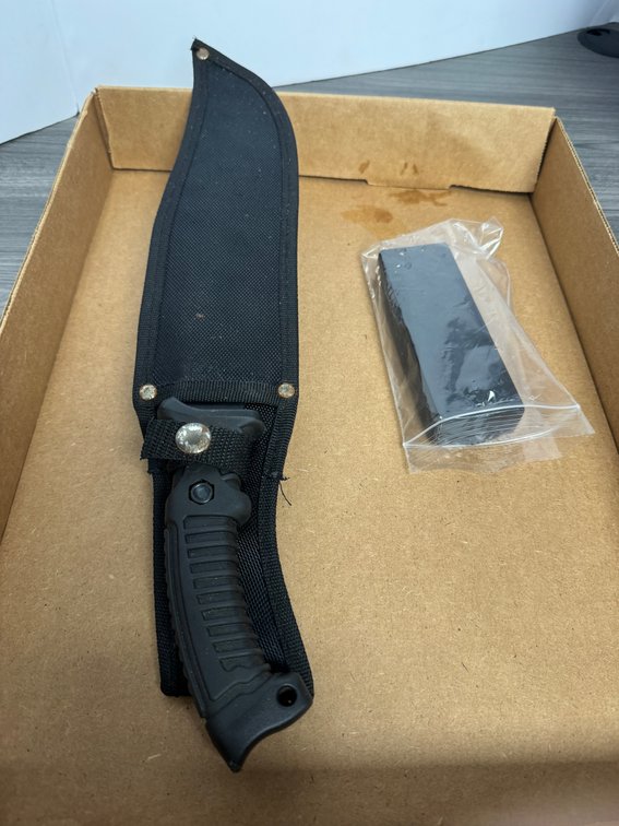 Fixed blade hunting knife