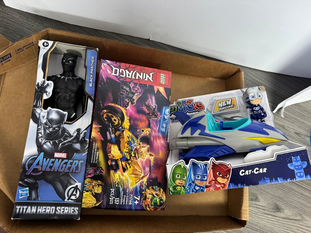 PJ Masks Save the Sky Cat car toy set