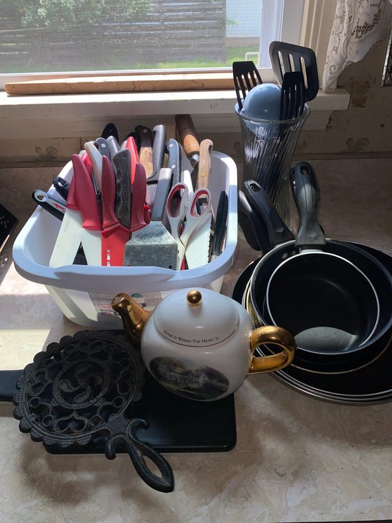 Pots, utensils