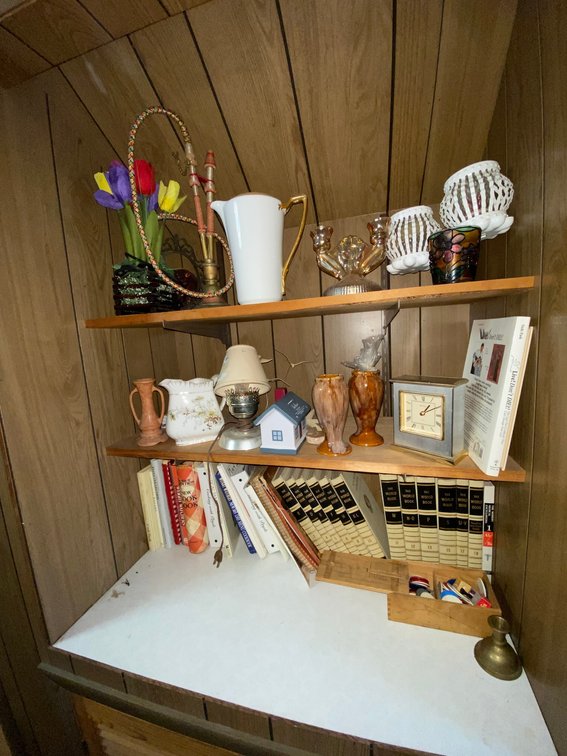 Content of shelves
