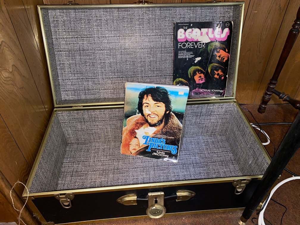 2 Beatle's magazine, trunk
