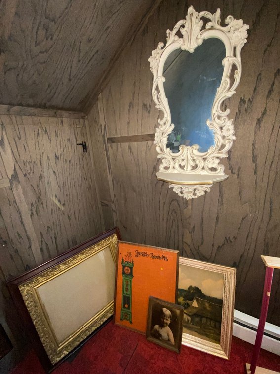 Old pictures, wall mirror