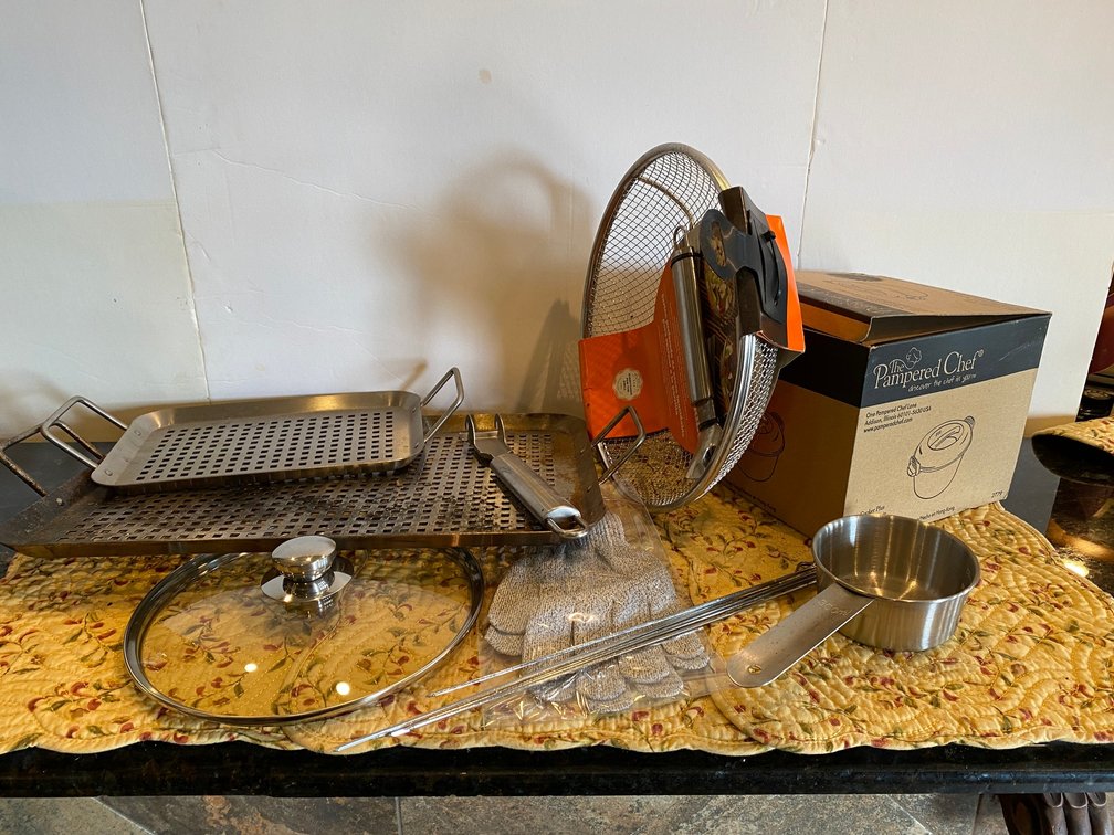 Pampered Chef rice cooker, other cooking accessories