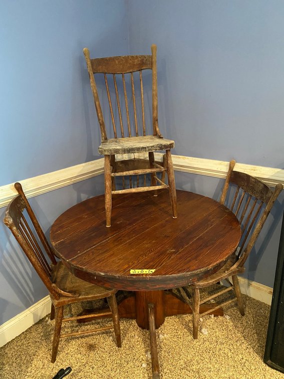 Round wooden table including 4 chairs