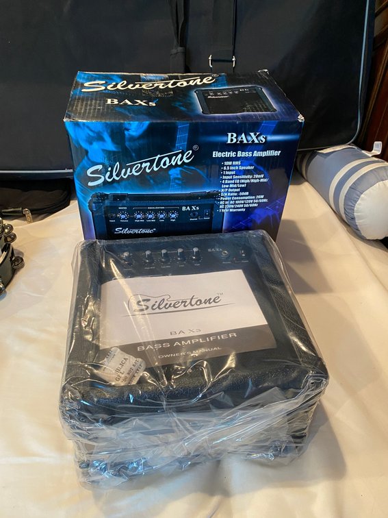 Silvertone electric base amplifier