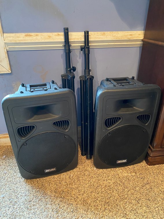 Deura Model #SB15P speakers