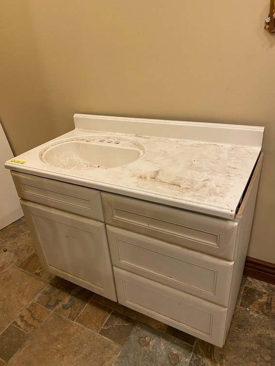 Single sink bathroom vanity