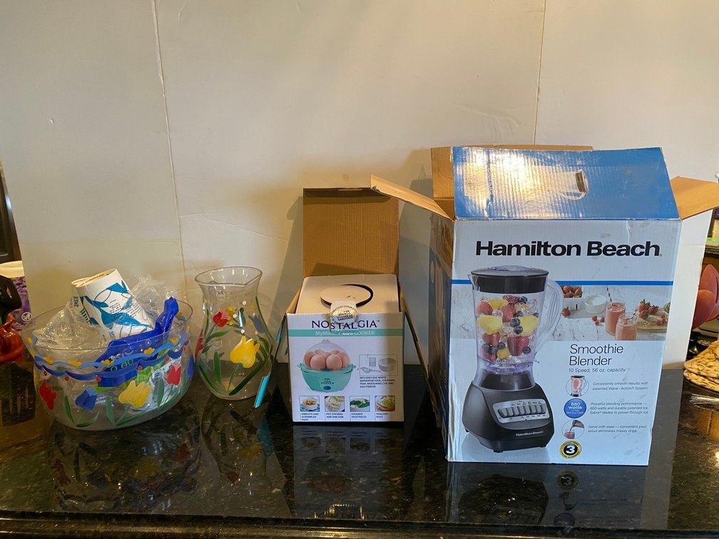 Hamilton Beach smoothie maker, decorative bowl and pitcher set, egg cooker