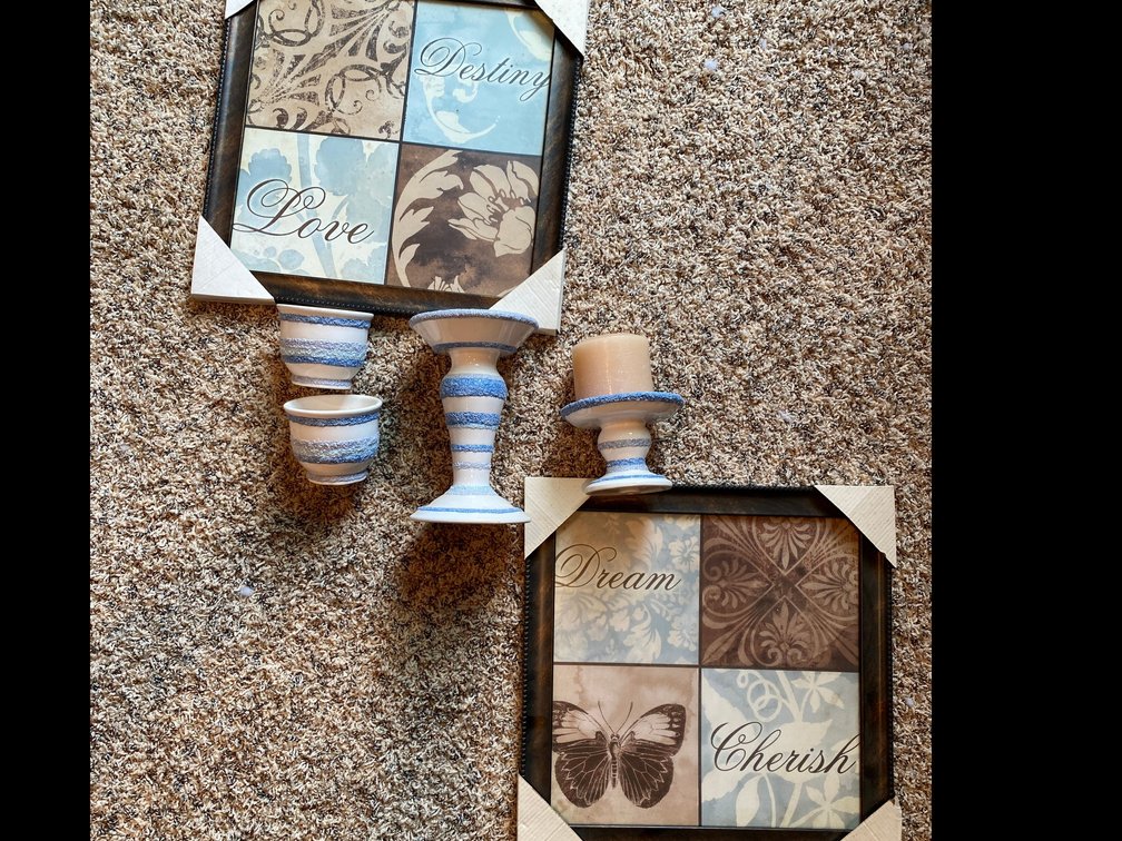 Candle holders, 2 decorative wall hangings