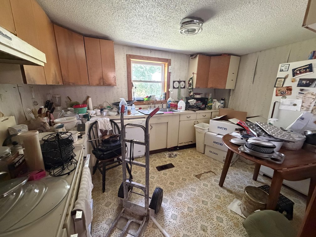 Image for 3 Bedroom on a Large Lot in Charleston Selling to the Highest Bidder