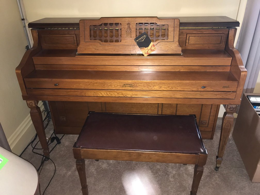 Winter console piano