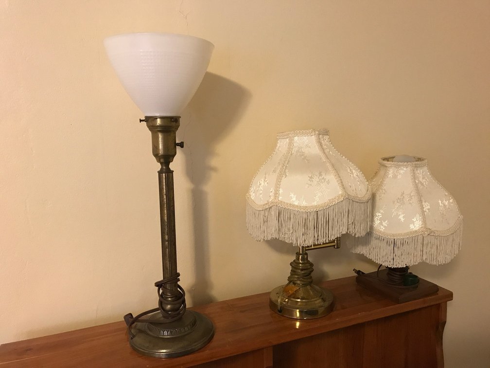 Dresser lamps