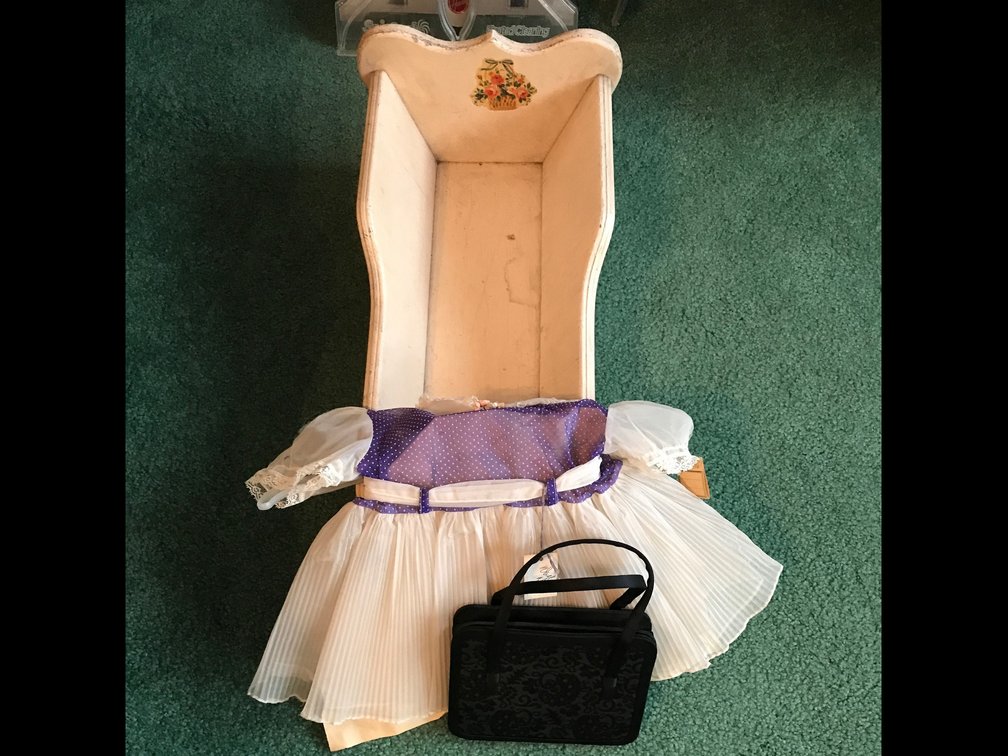 Small cradle, small doll dress