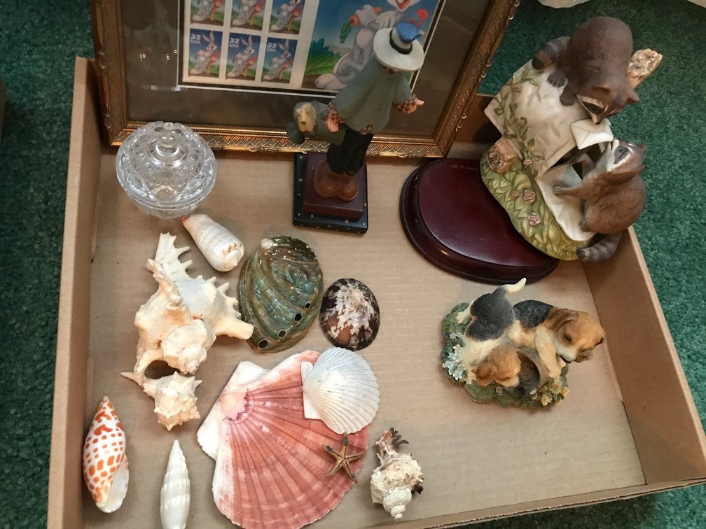 Seashells, figurines