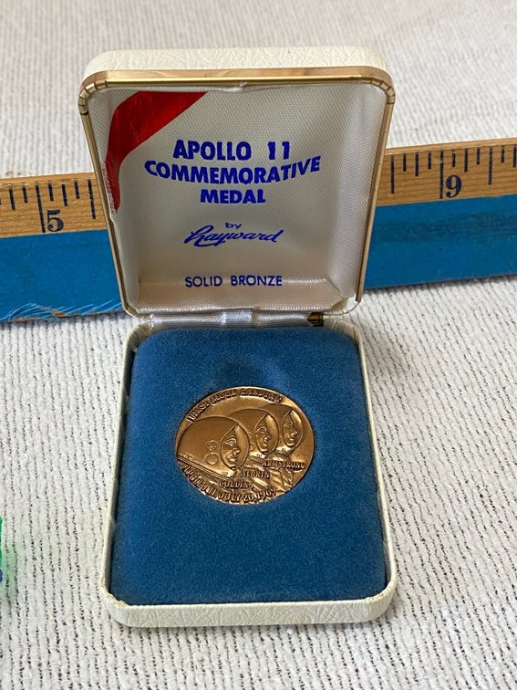 Apolo 11 Commemorative Metal