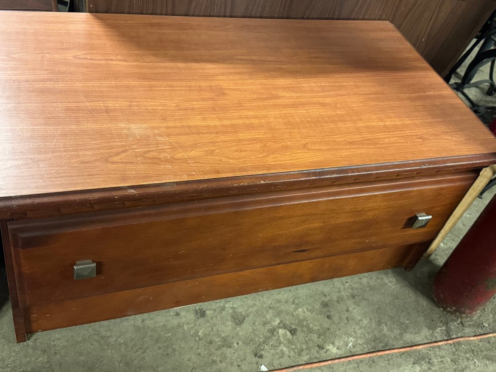 Wooden 2 drawer nightstand