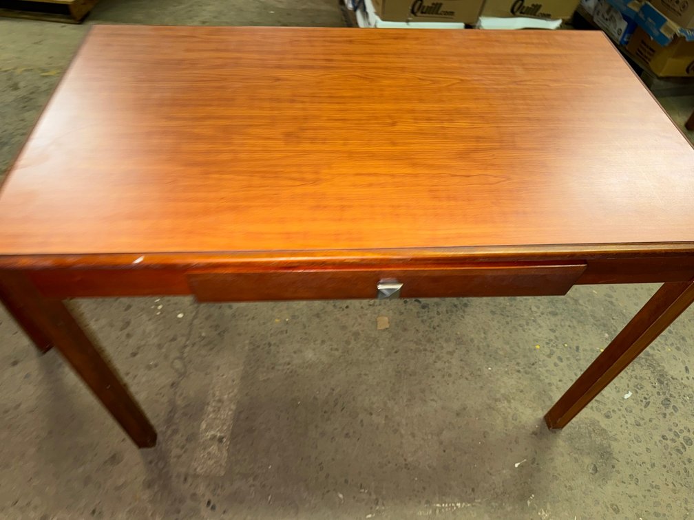 Wooden 1 drawer desk