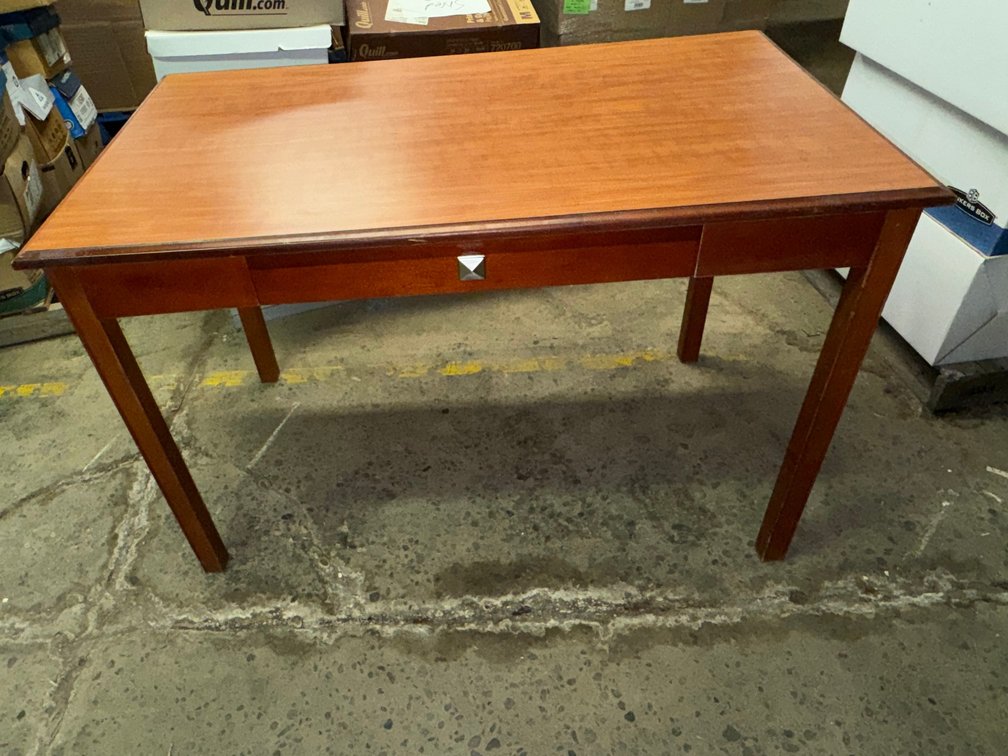 Wooden 1 drawer desk