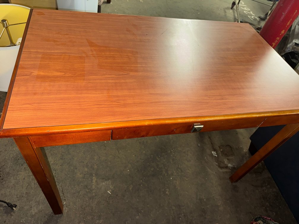 Wooden desk with 1 drawer