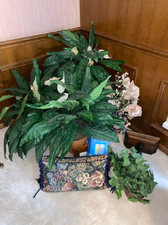 Artificial Floral Arrangements and Other Decorative Items