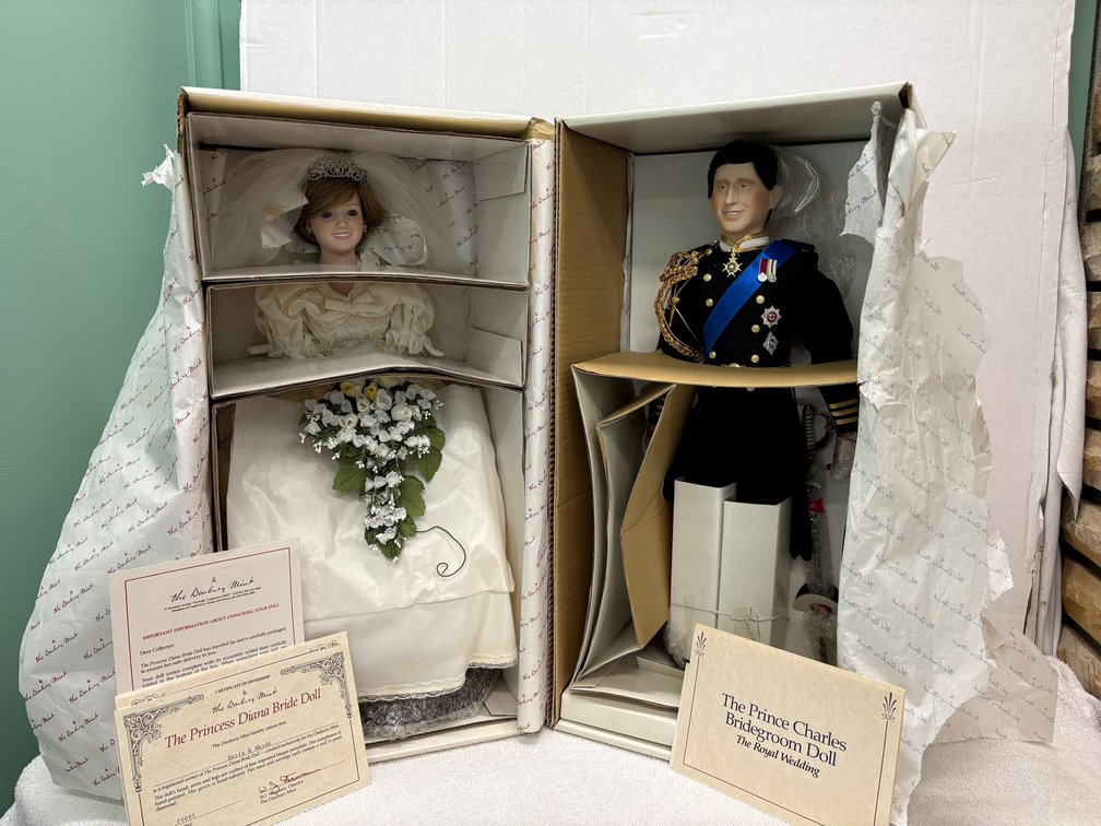 Danbury Mint Diana and Charles Bride and Groom 20 inch