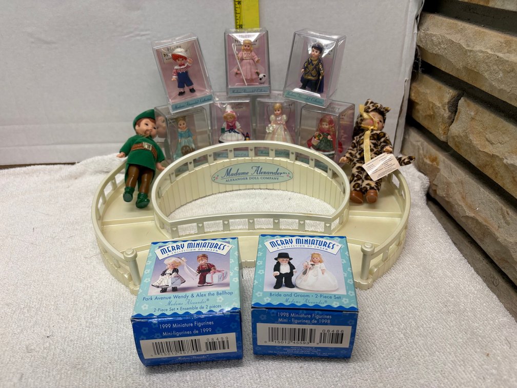 Hallmark Madame Alexander Merry Miniatures dolls & stage