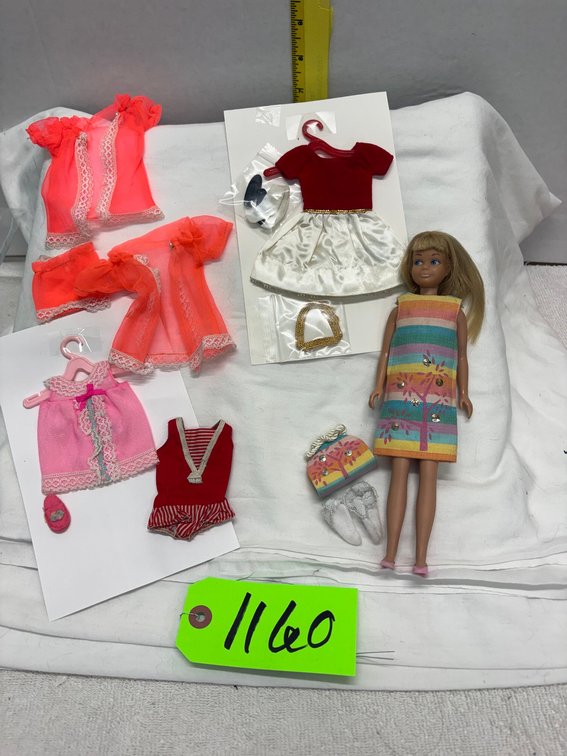 Skippet blonde in Sunny Pastels with outfits: Silk & Fancy, Baby Dolls, swimsuit