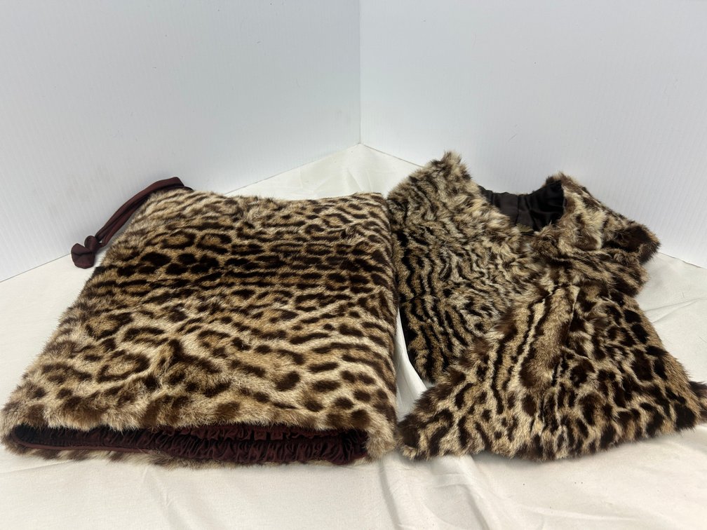 Spotted leopard-pattern ladies' muff and faux-fur collar