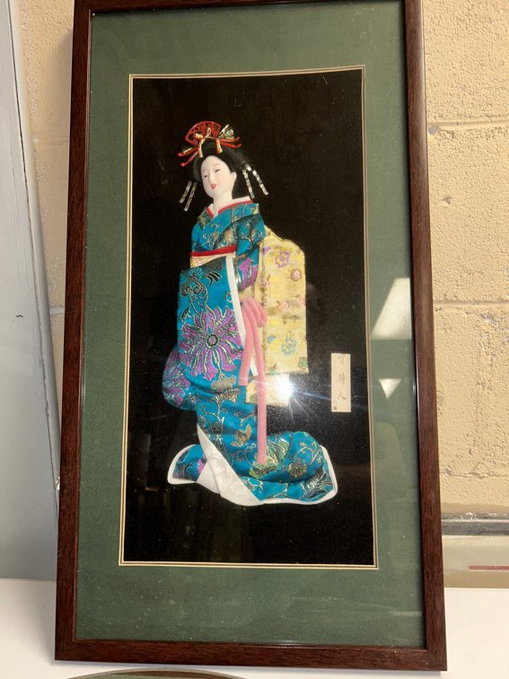 Framed 3D Japanese geisha figurine/display