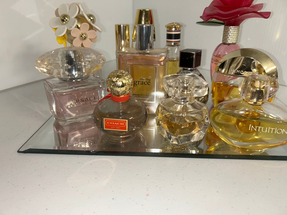 Mirrored tray with ladies' fragrances