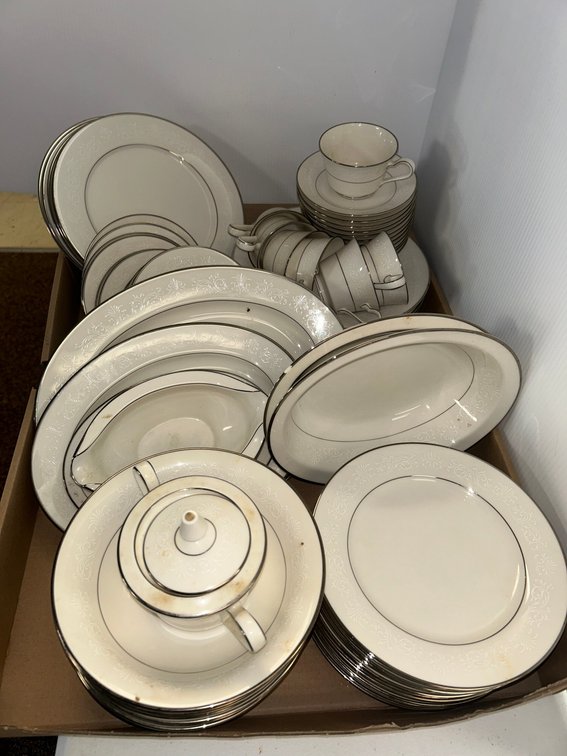 Noritake ivory china pieces
