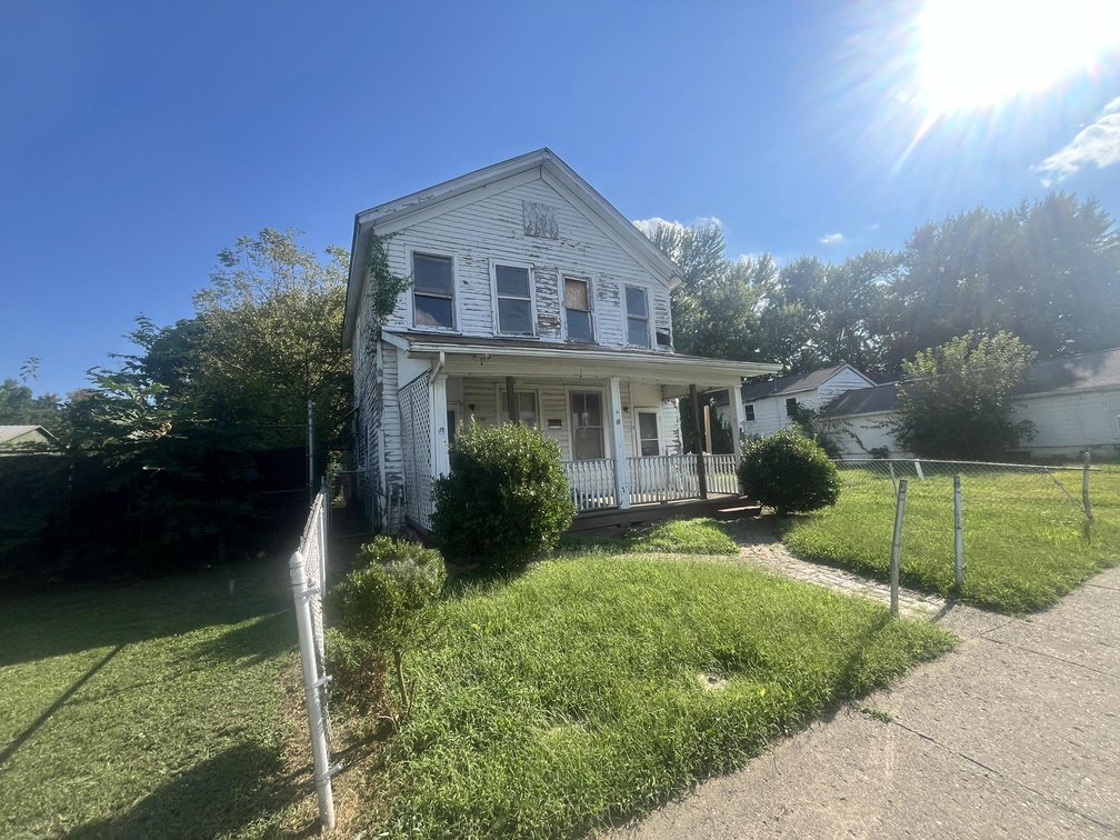 Image for Huntington Duplex Selling to the Highest Bidder
