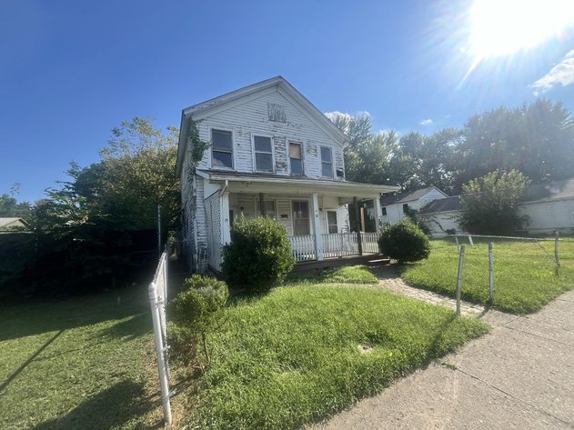 Image for Huntington Duplex Selling to the Highest Bidder